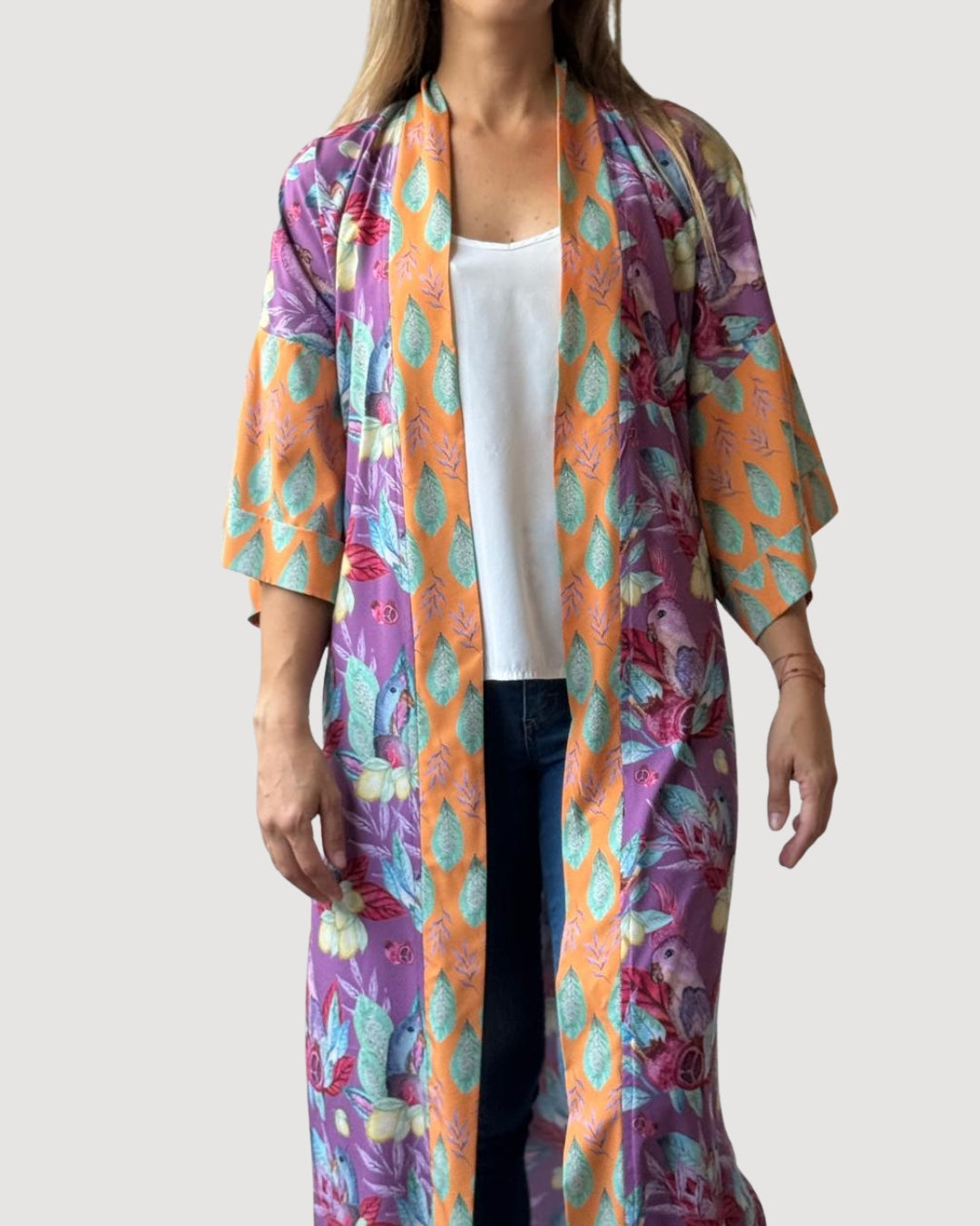 KAFTÁN UNITALLA pericos fondo morado