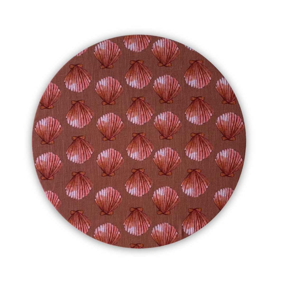 2 FUNDAS PARA PLATO BASE conchas fondo café
