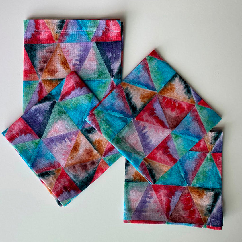 SET DE 4 SERVILLETAS DE TÉ, CAFÉ O COCKTAIL batik de triángulos