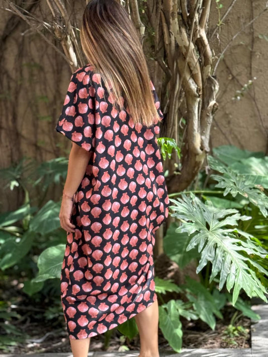 VESTIDO OVERSIZE conchas fondo negro
