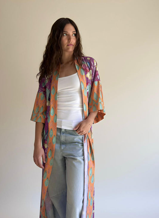 KAFTÁN UNITALLA pericos fondo morado